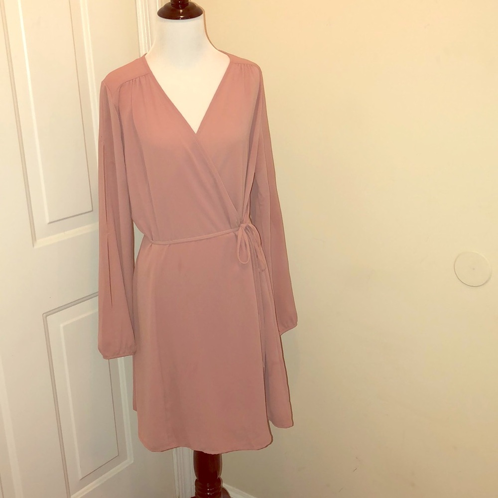✨Spring time flowy, slit sleeves- wrap dress✨